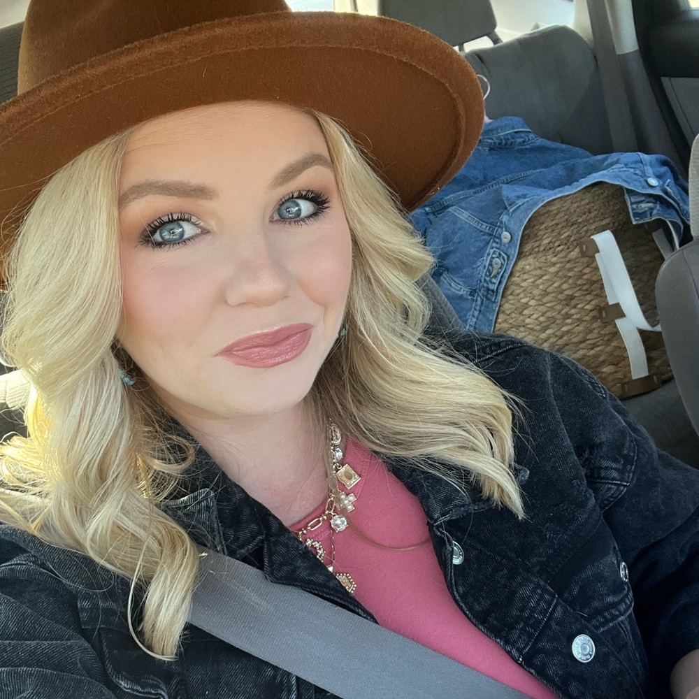 Meet your Posher, Anna